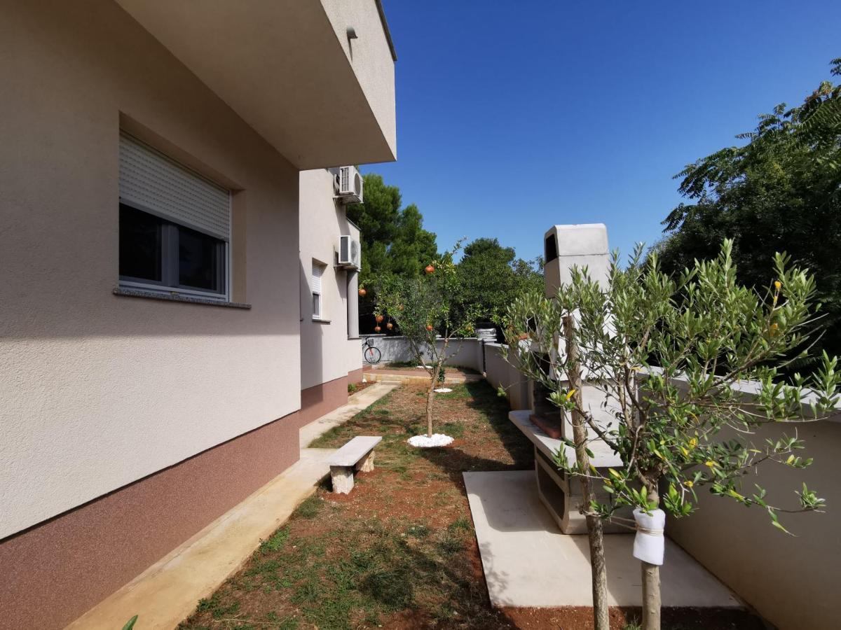 Apartment Dundo In Quiet Green Area Medulin Luaran gambar