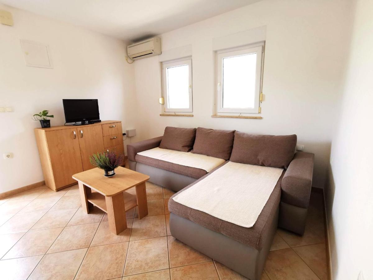 Apartment Dundo In Quiet Green Area Medulin Luaran gambar