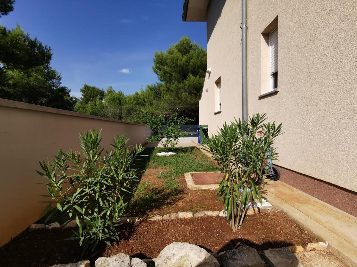 Apartment Dundo In Quiet Green Area Medulin Luaran gambar