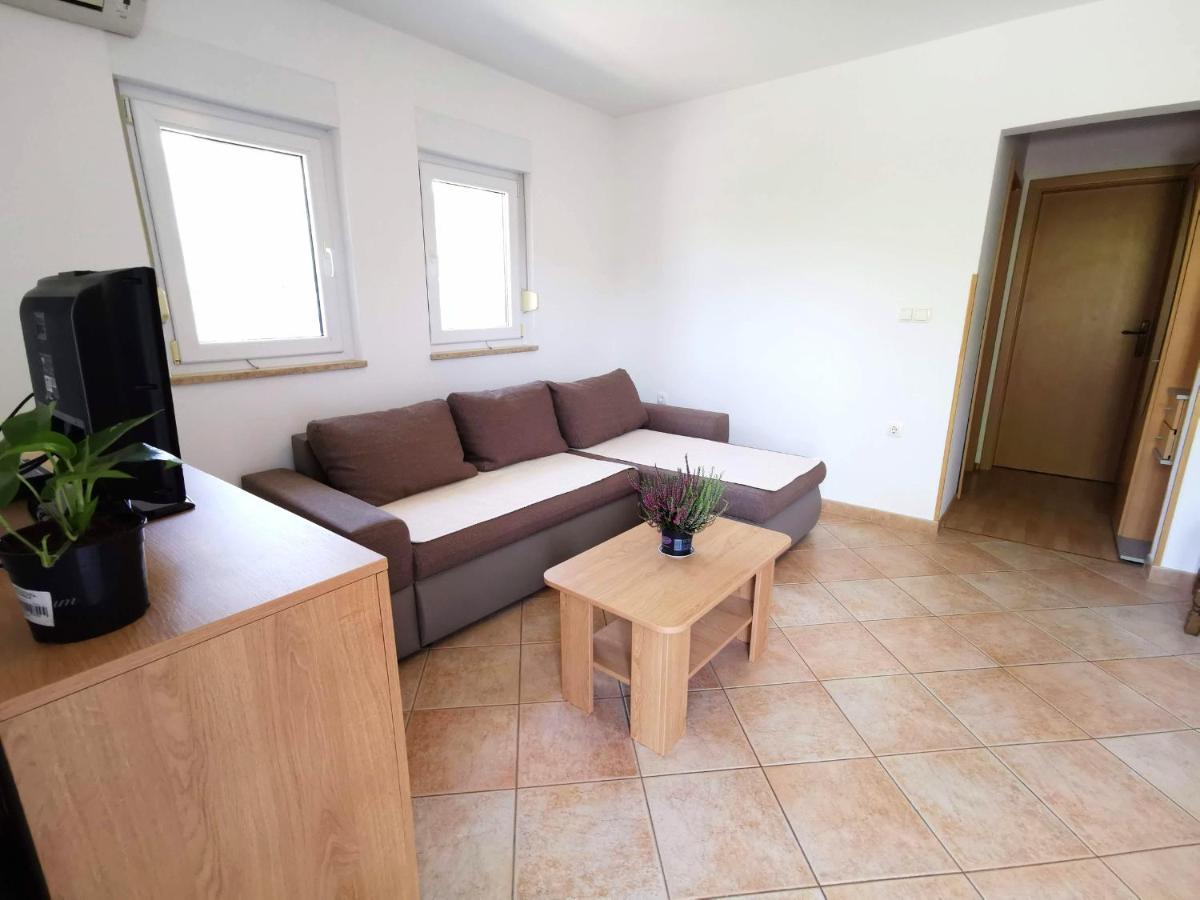 Apartment Dundo In Quiet Green Area Medulin Luaran gambar
