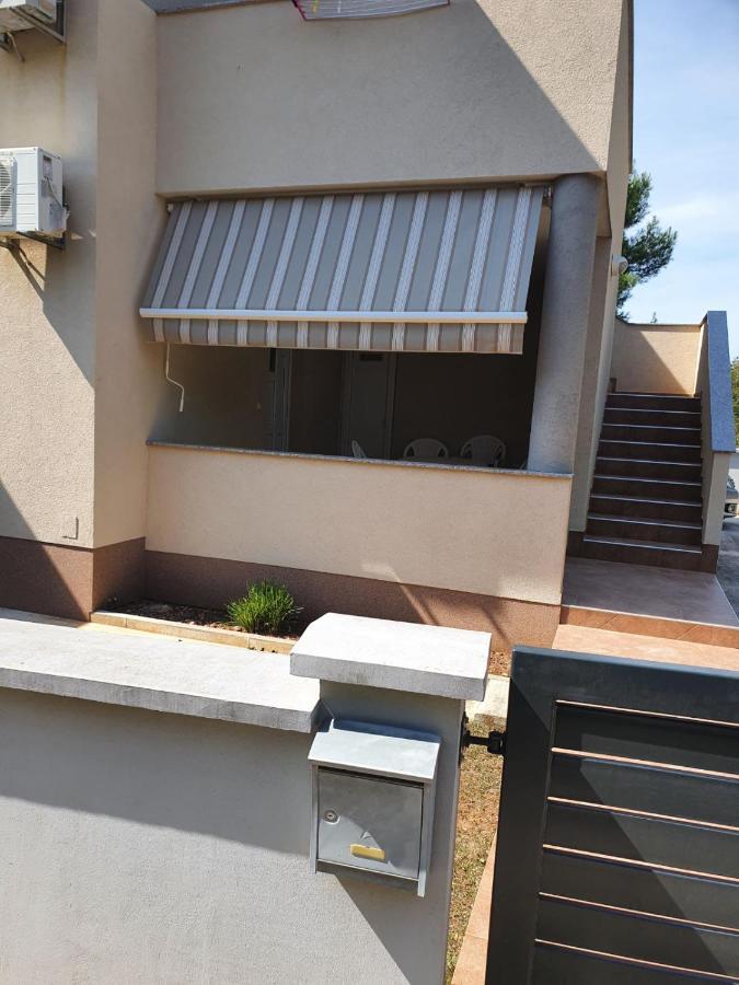 Apartment Dundo In Quiet Green Area Medulin Luaran gambar